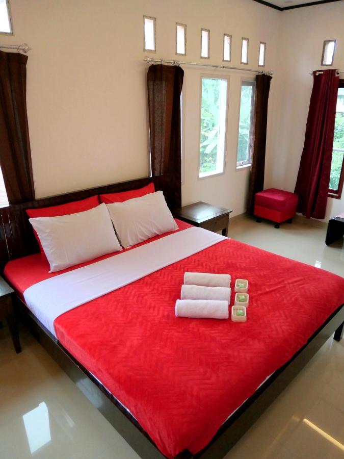 The Sanduk Homestay Rantepao Exterior photo